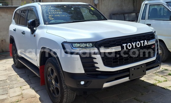Buy Import Toyota Land Cruiser White Car in Dar es Salaam in Dar es Salaam Buy Import Toyota Land Cruiser White Car in Dar es Salaam in Dar es Salaam