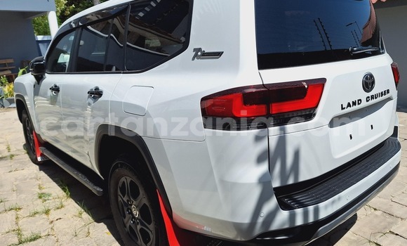 Buy Import Toyota Land Cruiser White Car in Dar es Salaam in Dar es Salaam Buy Import Toyota Land Cruiser White Car in Dar es Salaam in Dar es Salaam