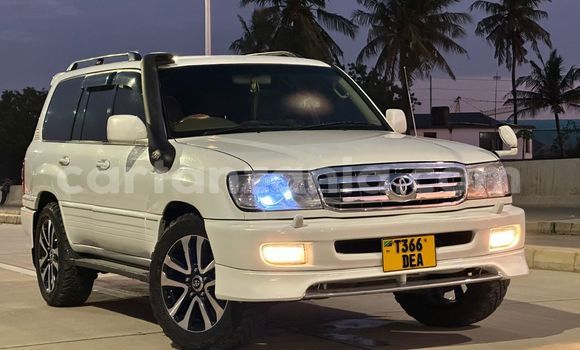 Buy Used Toyota Land Cruiser White Car in Dar es Salaam in Dar es Salaam