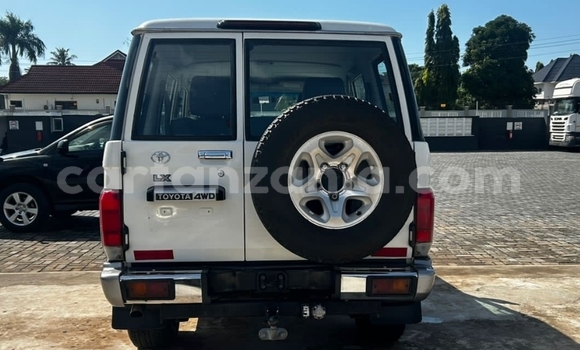 Nunua Ilio tumika Toyota Land Cruiser Nyeupe Gari ndani ya Dar es Salaam nchini Dar es Salaam Nunua Ilio tumika Toyota Land Cruiser Nyeupe Gari ndani ya Dar es Salaam nchini Dar es Salaam