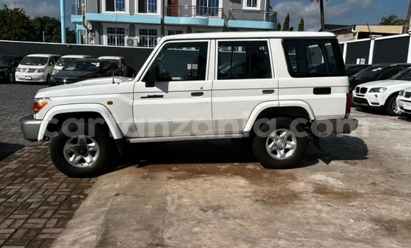 Nunua Ilio tumika Toyota Land Cruiser Nyeupe Gari ndani ya Dar es Salaam nchini Dar es Salaam Nunua Ilio tumika Toyota Land Cruiser Nyeupe Gari ndani ya Dar es Salaam nchini Dar es Salaam