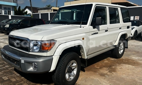 Nunua Ilio tumika Toyota Land Cruiser Nyeupe Gari ndani ya Dar es Salaam nchini Dar es Salaam Nunua Ilio tumika Toyota Land Cruiser Nyeupe Gari ndani ya Dar es Salaam nchini Dar es Salaam