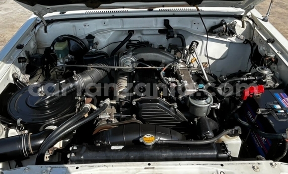 Nunua Ilio tumika Toyota Land Cruiser Nyeupe Gari ndani ya Dar es Salaam nchini Dar es Salaam Nunua Ilio tumika Toyota Land Cruiser Nyeupe Gari ndani ya Dar es Salaam nchini Dar es Salaam