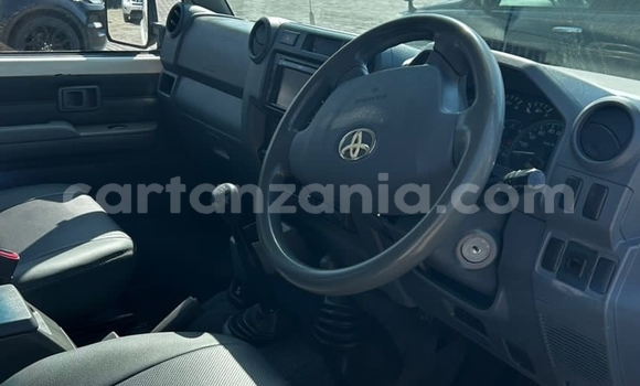 Nunua Ilio tumika Toyota Land Cruiser Nyeupe Gari ndani ya Dar es Salaam nchini Dar es Salaam Nunua Ilio tumika Toyota Land Cruiser Nyeupe Gari ndani ya Dar es Salaam nchini Dar es Salaam