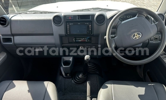 Nunua Ilio tumika Toyota Land Cruiser Nyeupe Gari ndani ya Dar es Salaam nchini Dar es Salaam Nunua Ilio tumika Toyota Land Cruiser Nyeupe Gari ndani ya Dar es Salaam nchini Dar es Salaam