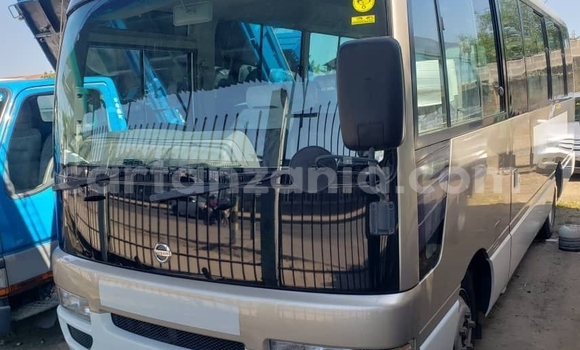 Buy Used Nissan Caravan Beige Car in Dar es Salaam in Dar es Salaam