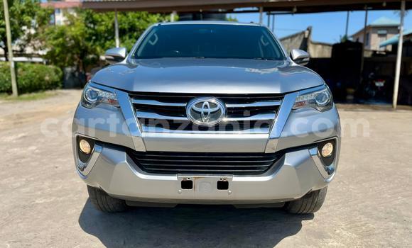 Nunua Imported Toyota Fortuner Fedha Gari ndani ya Dar es Salaam nchini Dar es Salaam