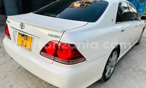 Buy Used Toyota Crown White Car in Dar es Salaam in Dar es Salaam