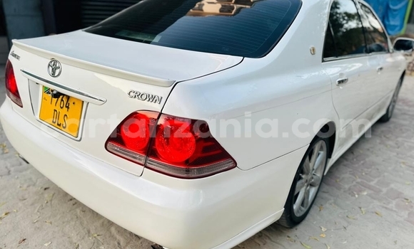 Buy Used Toyota Crown White Car in Dar es Salaam in Dar es Salaam Buy Used Toyota Crown White Car in Dar es Salaam in Dar es Salaam