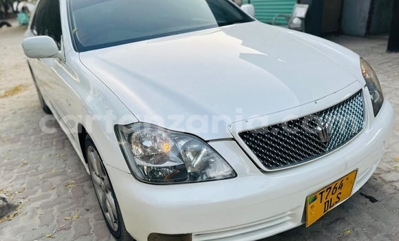 Buy Used Toyota Crown White Car in Dar es Salaam in Dar es Salaam Buy Used Toyota Crown White Car in Dar es Salaam in Dar es Salaam