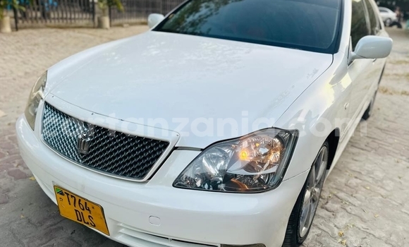Buy Used Toyota Crown White Car in Dar es Salaam in Dar es Salaam Buy Used Toyota Crown White Car in Dar es Salaam in Dar es Salaam