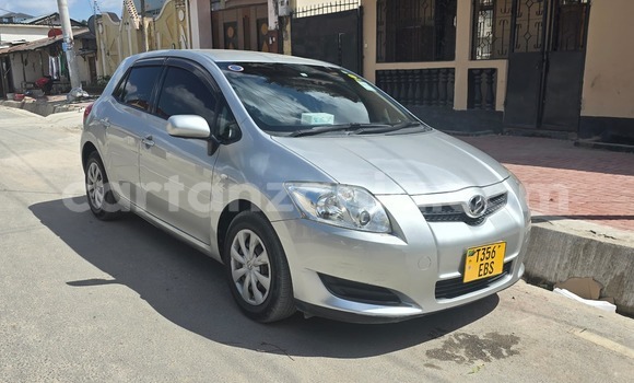 Nunua Ilio tumika Toyota Auris Fedha Gari ndani ya Dar es Salaam nchini Dar es Salaam