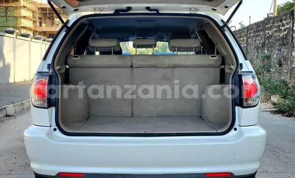 Buy Used Toyota Harrier White Car in Bariadi in Simiyu Buy Used Toyota Harrier White Car in Bariadi in Simiyu