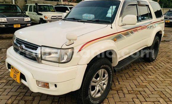 Nunua Ilio tumika Toyota Hilux Nyeupe Gari ndani ya Babati Mjini nchini Manyara