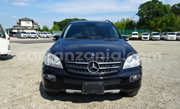 Nunua Imported Mercedes‒Benz M–Class Nyeusi Gari ndani ya Dar es Salaam nchini Dar es Salaam