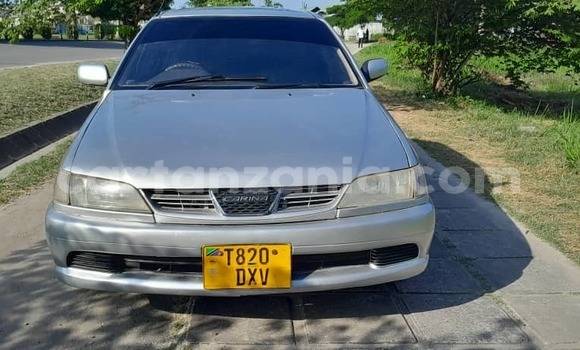 Nunua Ilio tumika Toyota Carina Fedha Gari ndani ya Dar es Salaam nchini Dar es Salaam