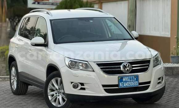 Nunua Imported Volkswagen Tiguan Nyeupe Gari ndani ya Dar es Salaam nchini Dar es Salaam