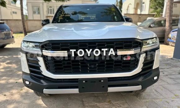 Buy Import Toyota Land Cruiser White Car in Dar es Salaam in Dar es Salaam Buy Import Toyota Land Cruiser White Car in Dar es Salaam in Dar es Salaam
