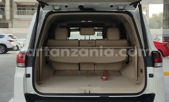 Buy Used Toyota Land Cruiser White Car in Arusha in Arusha Buy Used Toyota Land Cruiser White Car in Arusha in Arusha