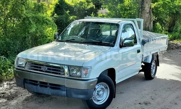 Buy Used Toyota Dyna White Truck in Dar es Salaam in Dar es Salaam