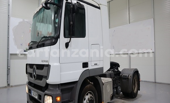 Buy Import Mercedes‒Benz Truck White Truck in Dar es Salaam in Dar es Salaam Buy Import Mercedes‒Benz Truck White Truck in Dar es Salaam in Dar es Salaam