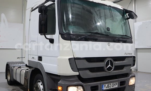 Buy Import Mercedes‒Benz Truck White Truck in Dar es Salaam in Dar es Salaam Buy Import Mercedes‒Benz Truck White Truck in Dar es Salaam in Dar es Salaam