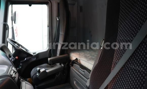 Buy Import Mercedes‒Benz Truck White Truck in Dar es Salaam in Dar es Salaam Buy Import Mercedes‒Benz Truck White Truck in Dar es Salaam in Dar es Salaam