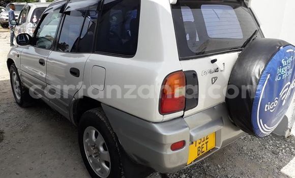 Buy Used Toyota RAV4 White Car in Dar es Salaam in Dar es Salaam Buy Used Toyota RAV4 White Car in Dar es Salaam in Dar es Salaam