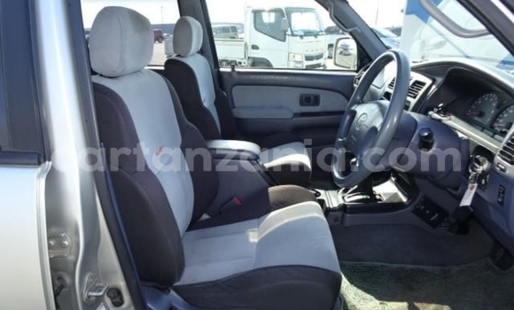 Nunua Imported Toyota Hilux Surf Fedha Gari ndani ya Dar es Salaam nchini Dar es Salaam Nunua Imported Toyota Hilux Surf Fedha Gari ndani ya Dar es Salaam nchini Dar es Salaam