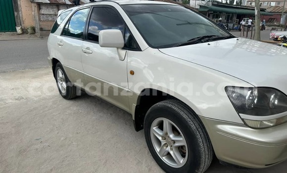 Buy Used Toyota Harrier White Car in Dar es Salaam in Dar es Salaam