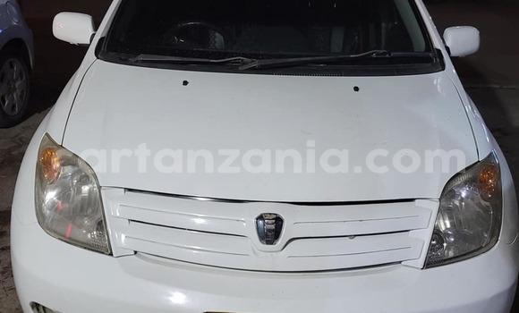 Buy Used Toyota IST White Car in Biharamulo in Kagera
