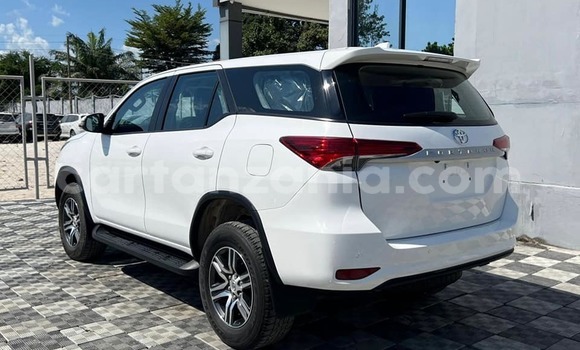 Buy Used Toyota Fortuner White Car in Bagamoyo in Pwani Buy Used Toyota Fortuner White Car in Bagamoyo in Pwani