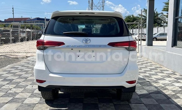 Buy Used Toyota Fortuner White Car in Bagamoyo in Pwani Buy Used Toyota Fortuner White Car in Bagamoyo in Pwani
