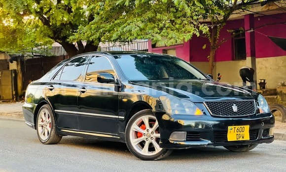 Nunua Ilio tumika Toyota Crown Nyeusi Gari ndani ya Bahi nchini Dodoma
