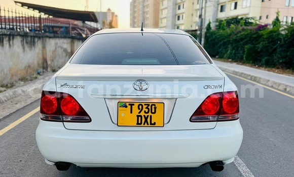 Buy Used Toyota Crown White Car in Biharamulo in Kagera Buy Used Toyota Crown White Car in Biharamulo in Kagera