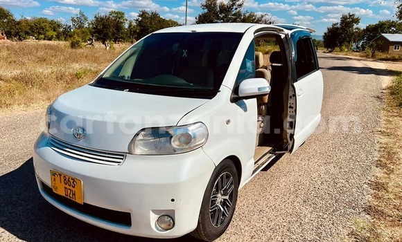 Buy Used Toyota Porte White Car in Buhigwe in Kigoma