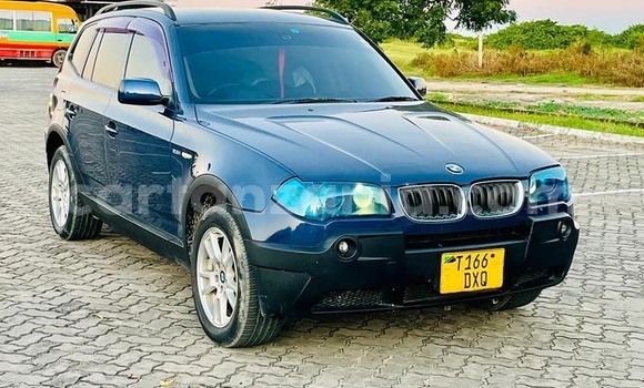 Nunua Ilio tumika BMW X3 Nyeusi Gari ndani ya Babati Mjini nchini Manyara