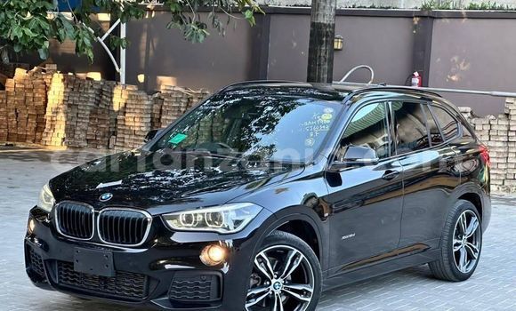 Nunua Ilio tumika BMW X1 Nyeusi Gari ndani ya Bariadi nchini Simiyu