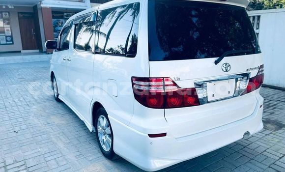 Nunua Ilio tumika Toyota Alphard Nyeupe Gari ndani ya Bariadi nchini Simiyu Nunua Ilio tumika Toyota Alphard Nyeupe Gari ndani ya Bariadi nchini Simiyu