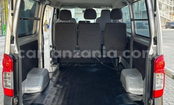 Nunua Ilio tumika Nissan Caravan Nyeupe Gari ndani ya Bahi nchini Dodoma Nunua Ilio tumika Nissan Caravan Nyeupe Gari ndani ya Bahi nchini Dodoma