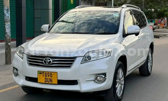 Buy Used Toyota Vanguard White Car in Dar es Salaam in Dar es Salaam