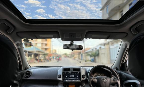 Buy Used Toyota Vanguard White Car in Dar es Salaam in Dar es Salaam Buy Used Toyota Vanguard White Car in Dar es Salaam in Dar es Salaam