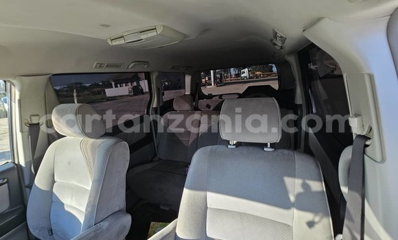 Buy Used Toyota Noah White Car in Dar es Salaam in Dar es Salaam Buy Used Toyota Noah White Car in Dar es Salaam in Dar es Salaam