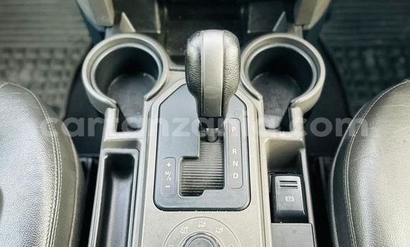 Nunua Ilio tumika Land Rover Discovery Nyeusi Gari ndani ya Dar es Salaam nchini Dar es Salaam Nunua Ilio tumika Land Rover Discovery Nyeusi Gari ndani ya Dar es Salaam nchini Dar es Salaam