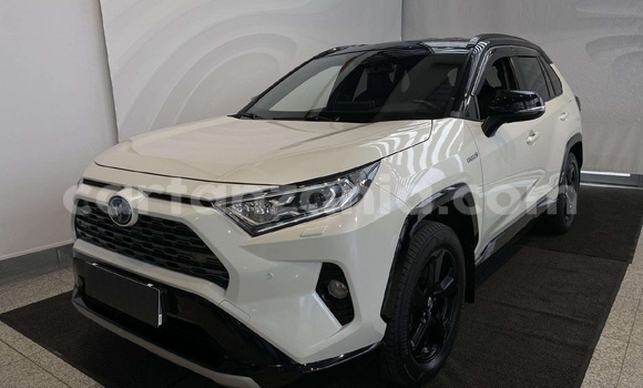 Buy Used Toyota RAV4 White Car in Import - Dubai in Arusha