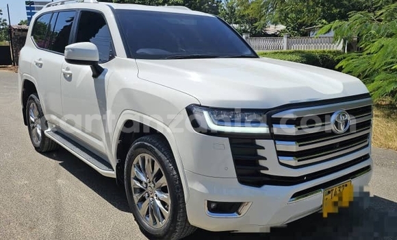 Nunua Ilio tumika Toyota Land Cruiser Nyeupe Gari ndani ya Dar es Salaam nchini Dar es Salaam