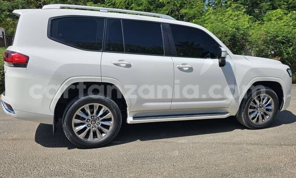 Buy Used Toyota Land Cruiser White Car in Dar es Salaam in Dar es Salaam Buy Used Toyota Land Cruiser White Car in Dar es Salaam in Dar es Salaam