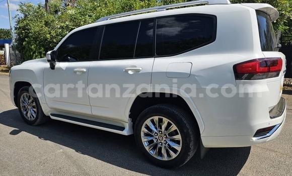 Buy Used Toyota Land Cruiser White Car in Dar es Salaam in Dar es Salaam Buy Used Toyota Land Cruiser White Car in Dar es Salaam in Dar es Salaam