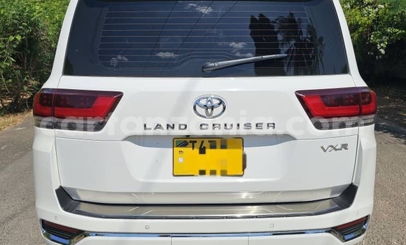 Buy Used Toyota Land Cruiser White Car in Dar es Salaam in Dar es Salaam Buy Used Toyota Land Cruiser White Car in Dar es Salaam in Dar es Salaam