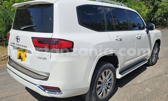 Buy Used Toyota Land Cruiser White Car in Dar es Salaam in Dar es Salaam Buy Used Toyota Land Cruiser White Car in Dar es Salaam in Dar es Salaam